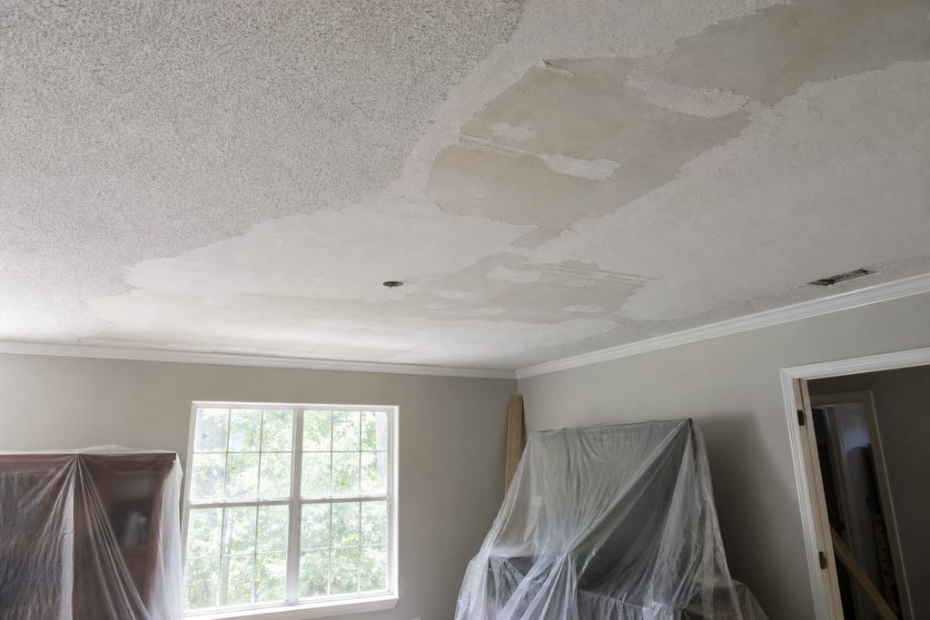Wet-scrape the ceiling photo